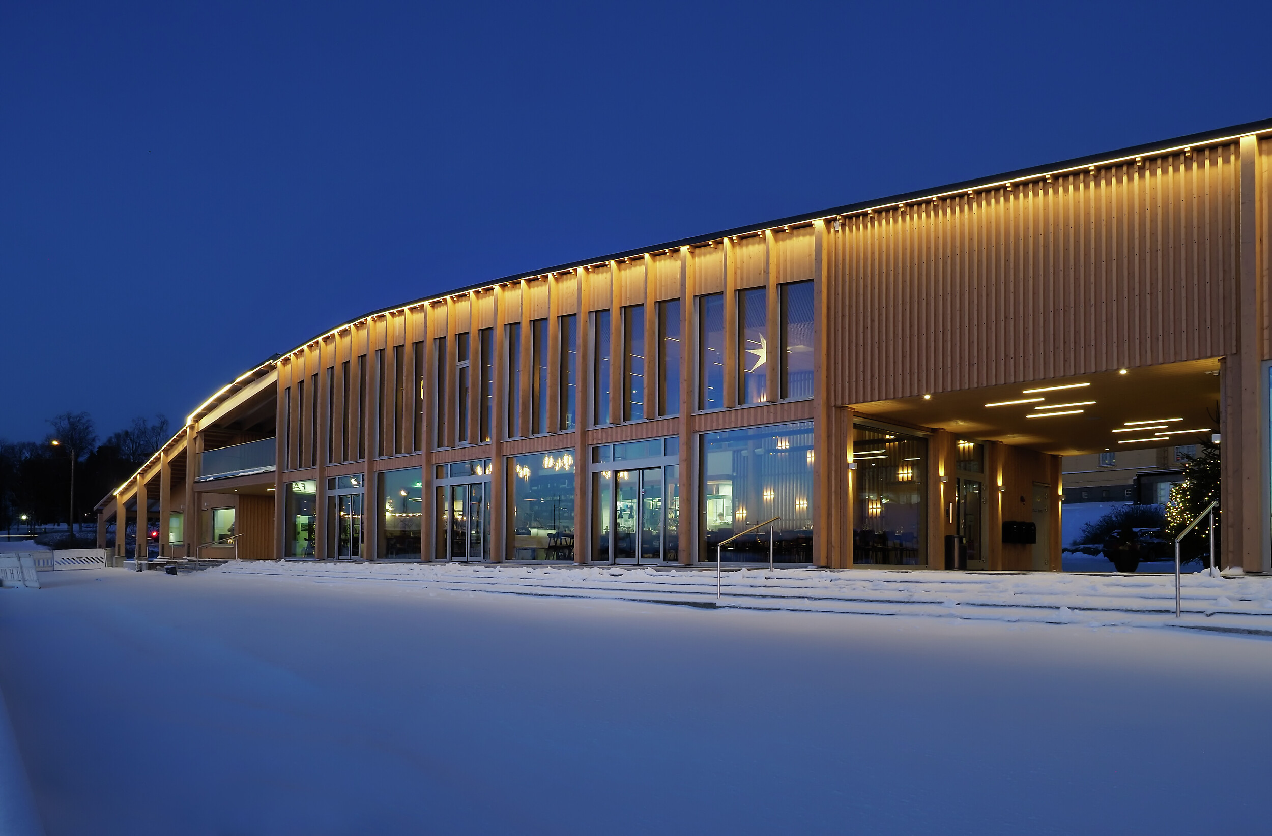 Fiskets Hus Airamin valossa