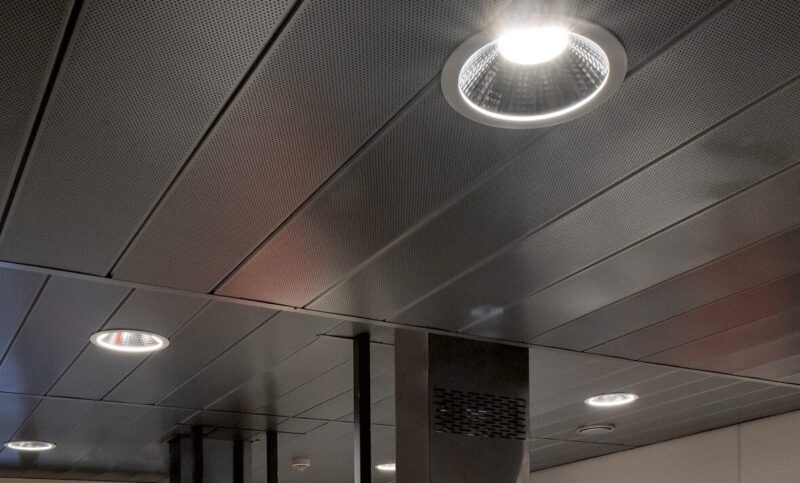 Compact XL in the ceiling