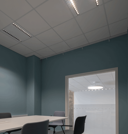 Ebba neuvotteluhuoneessa