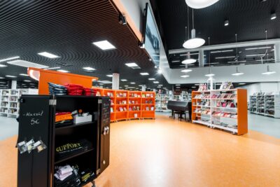 Airams armaturer valdes till utrymmena i Tavastehus huvudbibliotek, och i en del av dem används trådlöst hanterad, självlärande ActiveAhead-styrning.