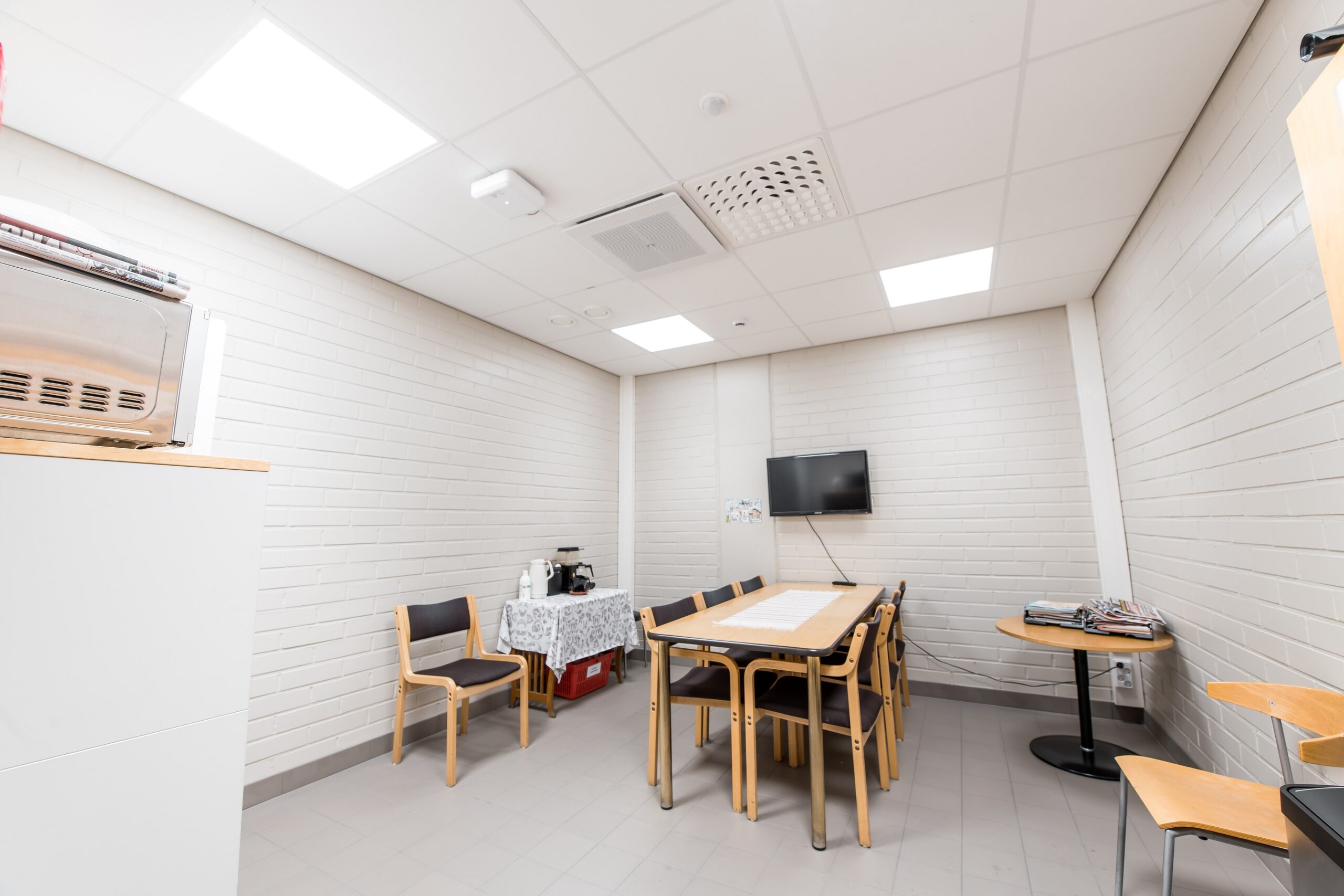 Hämeenlinnan pääkirjaston tiloihin valittiin Airamin valaisimet, joista osassa on käytössä langattomasti hallittava, itseoppiva ActiveAhead-ohjaus.